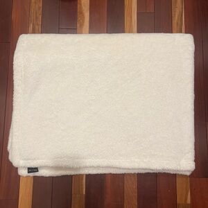 Plush White Faux Fur Throw Blanket